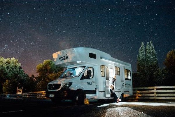 Quels sont les avantages et les inconvénients du camping pour voyager ?