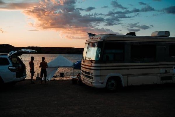 Comment s'organiser pour un voyage en famille, destination un camping 3 étoiles dans le Gard ?